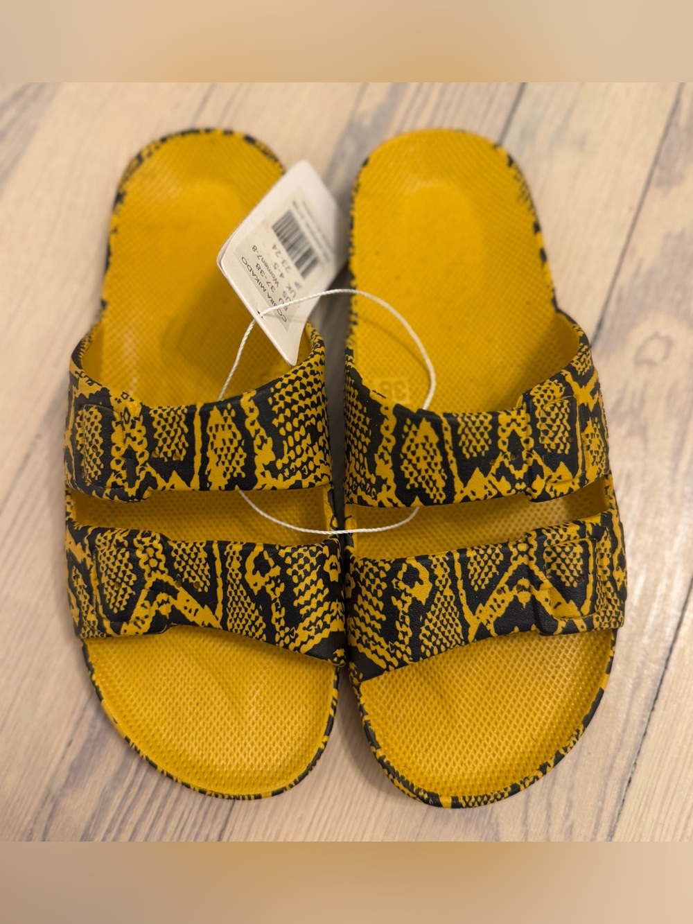 FREEDOM MOSES Women’s Cobra Mikado Yellow Black Snake Print Slide Sandals 8 NEW